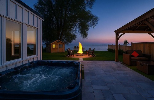 Keswick House | Luxury Lake Simcoe Retreat | Hot Tub, Private Dock & Sandy Shore