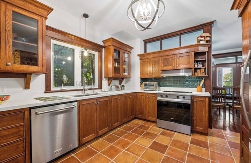 Bowmanville Cottage | Luxury Lakefront Retreat | Private Beach | Hot Tub | Sauna | Watercrafts