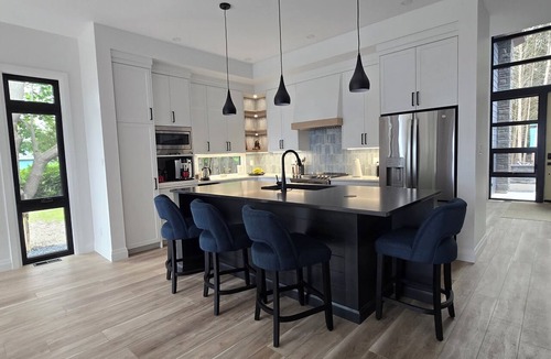 Bayfield House | Luxury Lakeside Tranquillity - an executive home with lakefront views.