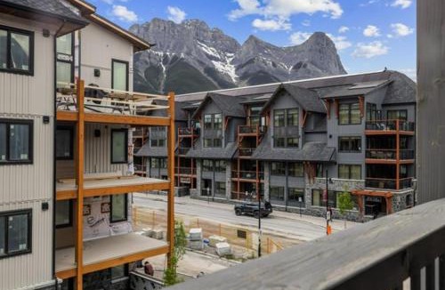 Canmore Apartment | Luxury Mountain Haven Views Hot Tub Central Bridgette Bar Main St