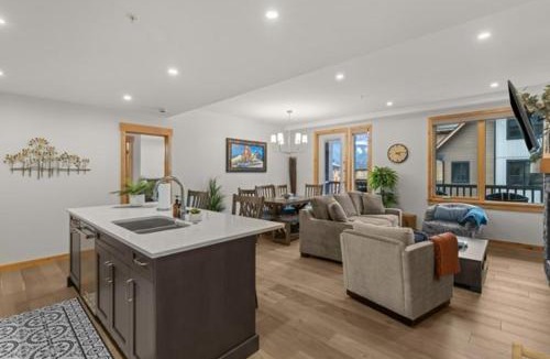 Canmore Apartment | Luxury Mountain Haven Views Hot Tub Central Bridgette Bar Main St