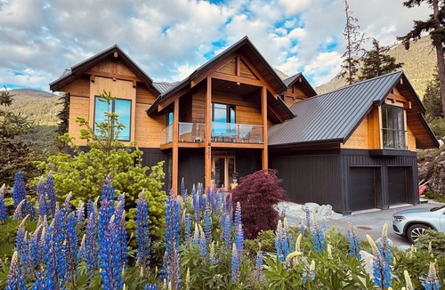 Sea to Sky Highway Cabin | Luxury Mountain Retreat in Whistler, BC
