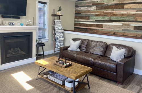 Port Renfrew Cottage | Luxury Ocean & Mountain View Cottage