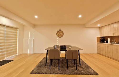 Airdrie House | Luxury Pond View Home | Sleeps 11 | Near Calgary Airport & Banff