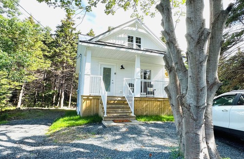 South River House | Luxury Retreat/Hot Tub/Private/Walk to Distillery & Ocean