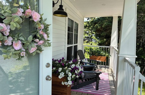 South River House | Luxury Retreat/Hot Tub/Private/Walk to Distillery & Ocean