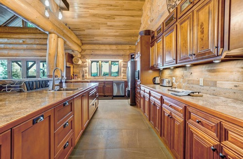 Catchacoma Cottage | Luxury Scandinavian Log Cottage; 600ft of Private Waterfront; Sleeps 12-16 ppl