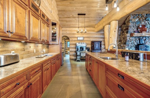 Catchacoma Cottage | Luxury Scandinavian Log Cottage; 600ft of Private Waterfront; Sleeps 12-16 ppl
