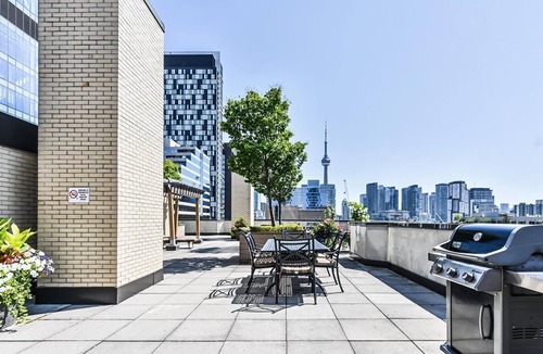 Grange Park Apartment | Luxury specious condo at center of downtown Toronto