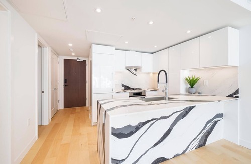 Central Lonsdale Apartment | Luxury Stay in North Vancouver