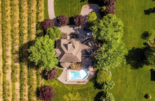 Jordan Harbour House | Luxury Villa with Pool & Hot Tub in Niagara Wine Country