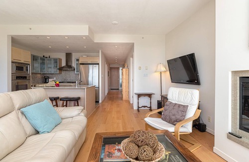 Victoria Condo | Luxury Waterfront Gem with Panoramic Bay Views