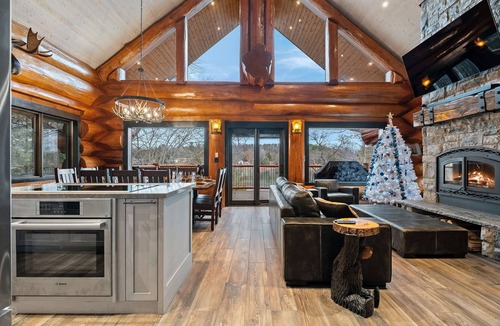 Trent Hills Cabin | Luxury Waterfront Log Home with Hot Tub, Sauna & Game Room