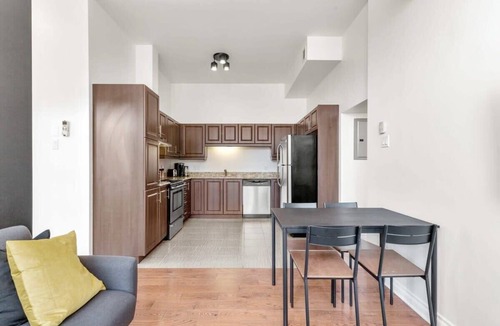 Milton Park Apartment | M11 | Boulevard Suites: 3-BR Simpsons Suite 3G