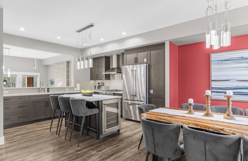 Canmore House | M2- Canmore Premium Stay- AirCon, 5BD, 4.5BT, Private Hot Tub, sleeps 12