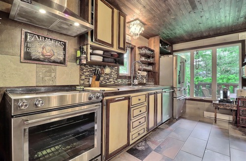 Saint-Michel-de-Bellechasse Ski Chalet | MA GALÈRE, Eco-responsible house by the river.