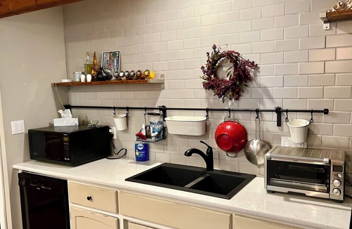 Guelph House | Magnificent 1867 Coach House, private patio, 2 minute walk to downtown