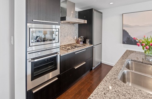 Downtown Victoria Condo | Magnificent King Suite w/Harbour Views & Pool