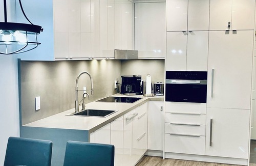 Village North Condo | Main Village 1 Bedroom Queen+2 Sofabeds AC Laundry Parking EV Reno