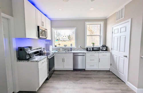 Gardiner Cottage | Maine river escape: free kayaks, paddle boards, tennis, cute rabbits and fun!