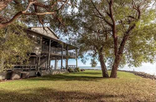 Amherstburg Cabin | Majestic Lake Erie Cabin Ideal for a Group Getaway in Ontario
