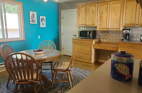 Brew Bay House | MALASPINA HIDEAWAY