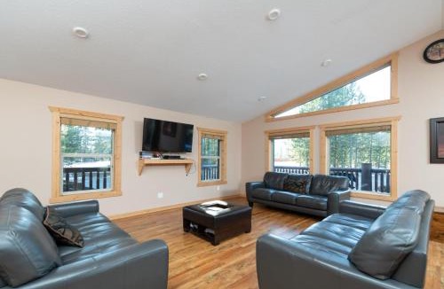 Valemount House | Mama Bear