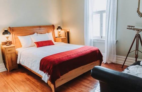 Sainte-Anne-de-la-Perade Bed & Breakfast | Manoir Des Curiosits