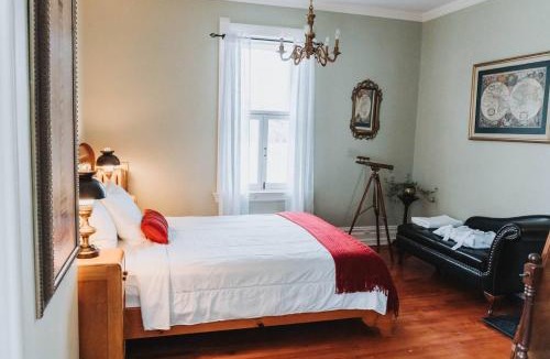 Sainte-Anne-de-la-Perade Bed & Breakfast | Manoir Des Curiosits
