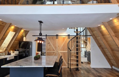 Fort Coulonge Ski Chalet | Mansfield A-Frame Retreat - Cozy cliff-top with river views