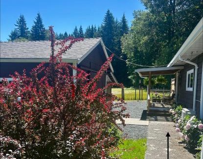 Honeymoon Bay Bed & Breakfast | Maple Woods B&B