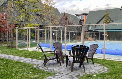 Canmore House | Marvellous Poolside Chalet - Pool & Hot Tub - Pets