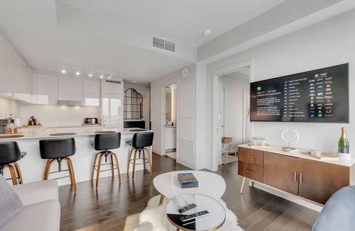 Downtown Edmonton Apartment | Mary - Downtown Luxury Suite with City Views