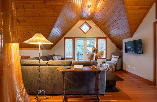 Metchosin Apartment | Matheson Lake Guest House
