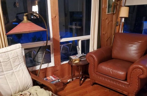 The Archipelago Cabin | McLaren Island Vacation Cottage