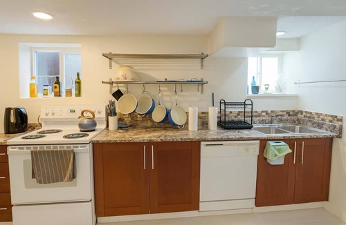 Saanich East House | Melrose Hideaway Private Queen Room w/Heated Pool