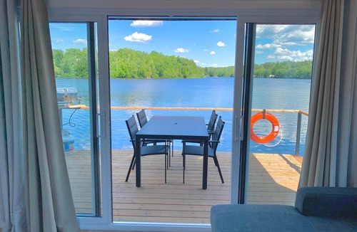 Shawinigan House | Melville Island Park 2 - Floating house, Parc de l'Île Melville 2 - Maison flottant