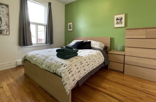 Saint-Simon Apartment | Metro Crémazie - 2 Bedrooms
