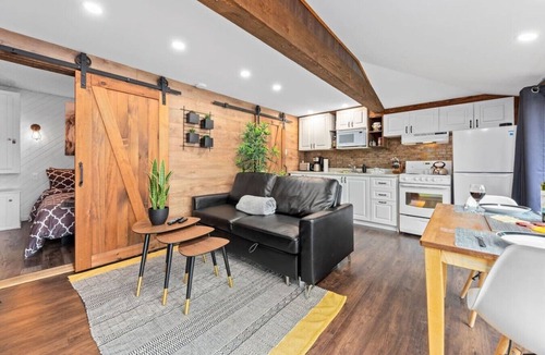 Sainte-Lucie-des-Laurentides Ski Chalet | Mini-chalet bord de l`eau à louer dans les Laurentides