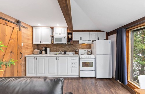 Sainte-Lucie-des-Laurentides Ski Chalet | Mini-chalet bord de l`eau à louer dans les Laurentides