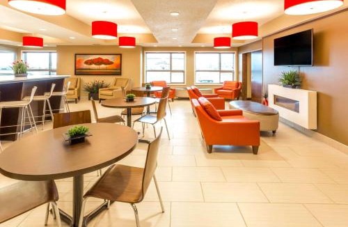 Whitecourt Hotel | Microtel Inn & Suites by Wyndham Whitecourt