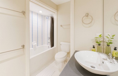 Yaletown Apartment | Middle of DOWNTOWN VANCOUVER INDEPENDENT APARTMENT SLEEPS 4