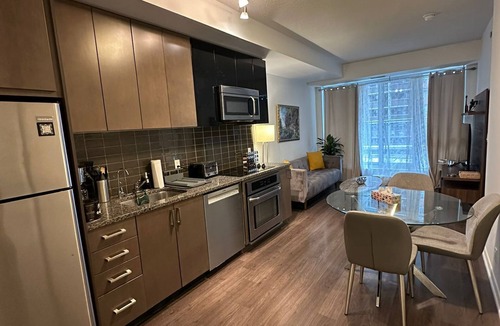 Yonge-Eglinton Condo | Midtown executive stay