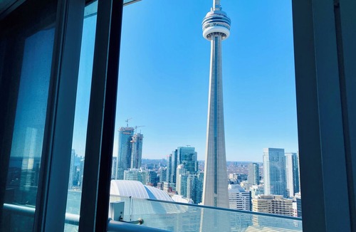 Toronto Entertainment District Apartment | Million Dollars View-Toronto Core two bedroom apartment with balcony and parking