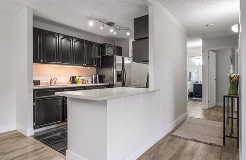 Victoria Park Apartment | Min to Saddledome | 2 Bed | Central