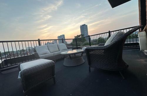 Dovercourt Park Apartment | Mins from Toronto Downtown UFT Exhibition Place