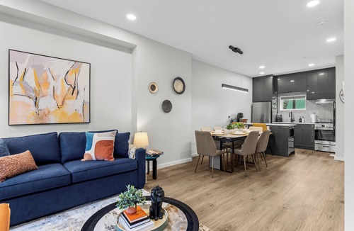 Canmore House | ML4- Canmore Oasis- A/C, Private Rooftop hot tub, Amazing view, 3BR, sleeps 8