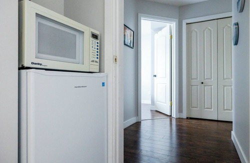 East Kootenay Apartment | Modern 1 Bed Suite - Fireplace - Great location