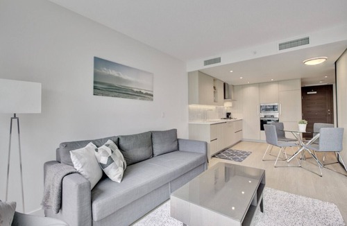Central Condo | Modern 1 Bed, with Exceptional Views