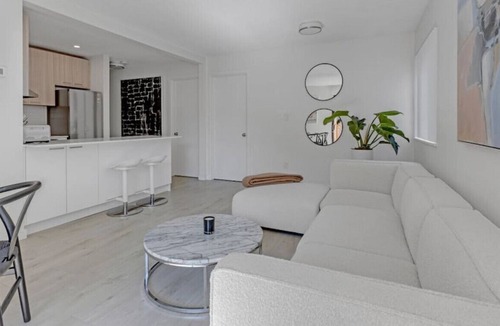 Kitsilano Apartment | Modern 1-Bedroom Apartment in Ideal Location
